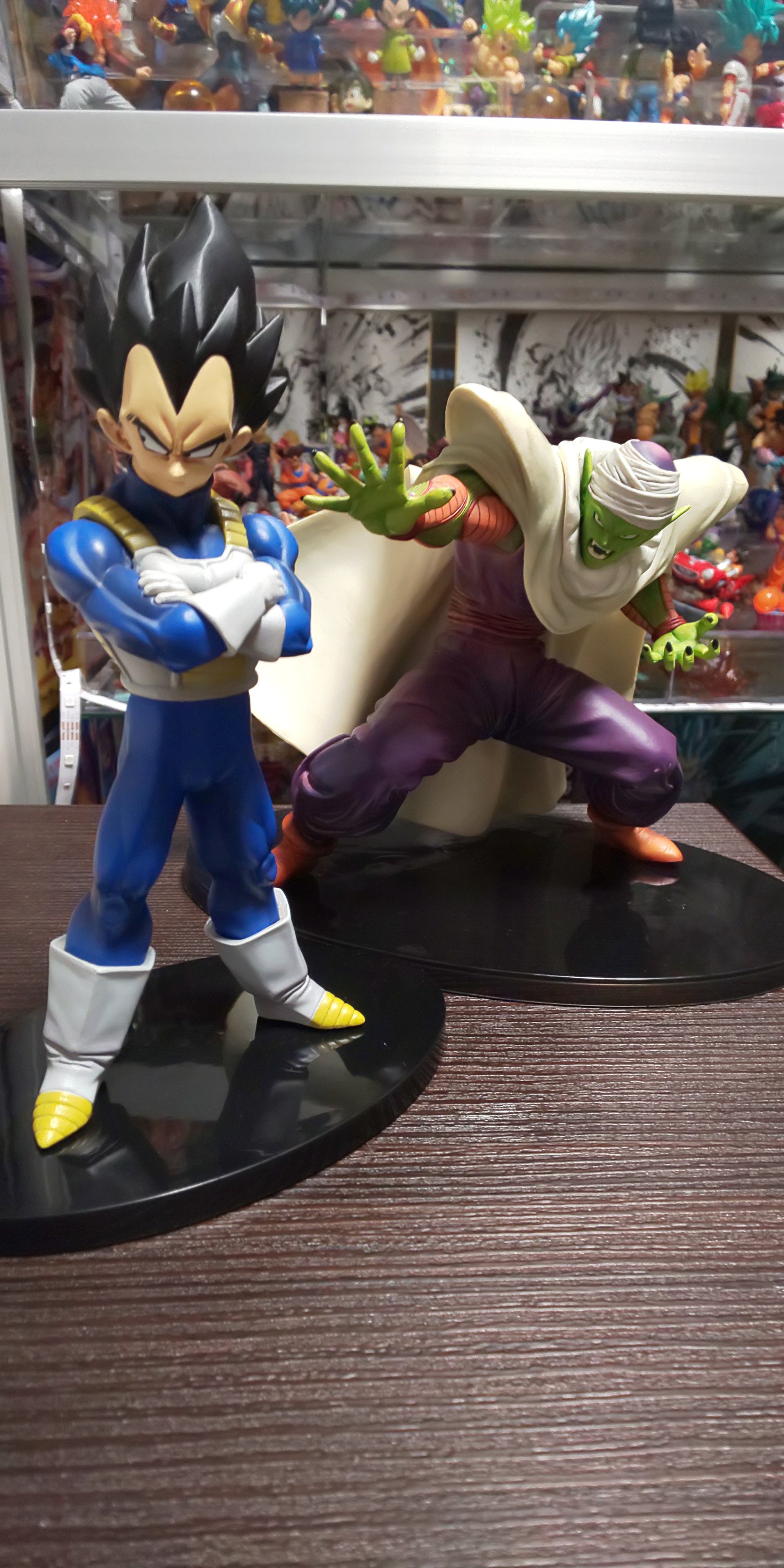 ナカ 拡散希望 フィギュアを集めてる方に 活性炭入り消臭剤をフィギュア タバコ臭あり と一緒にビニール袋に入れて 一晩置きました 結果 ベジータ タバコ臭30 5 ピッコロ タバコ臭100 10 ヤニで変色してるなら別ですが 臭いだけなら 洗剤より色落ち