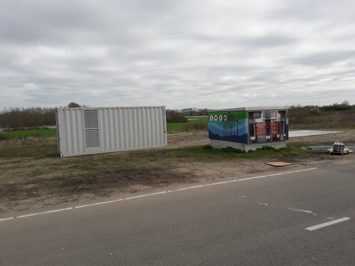The 500 kWh battery for <a href="/CME_Project/">CleanMobilEnergy</a> in <a href="/gemeentearnhem/">Gemeente Arnhem</a> has arrived!
Shortly we will have 100 % renewables for Ev's and shops in Arnhem