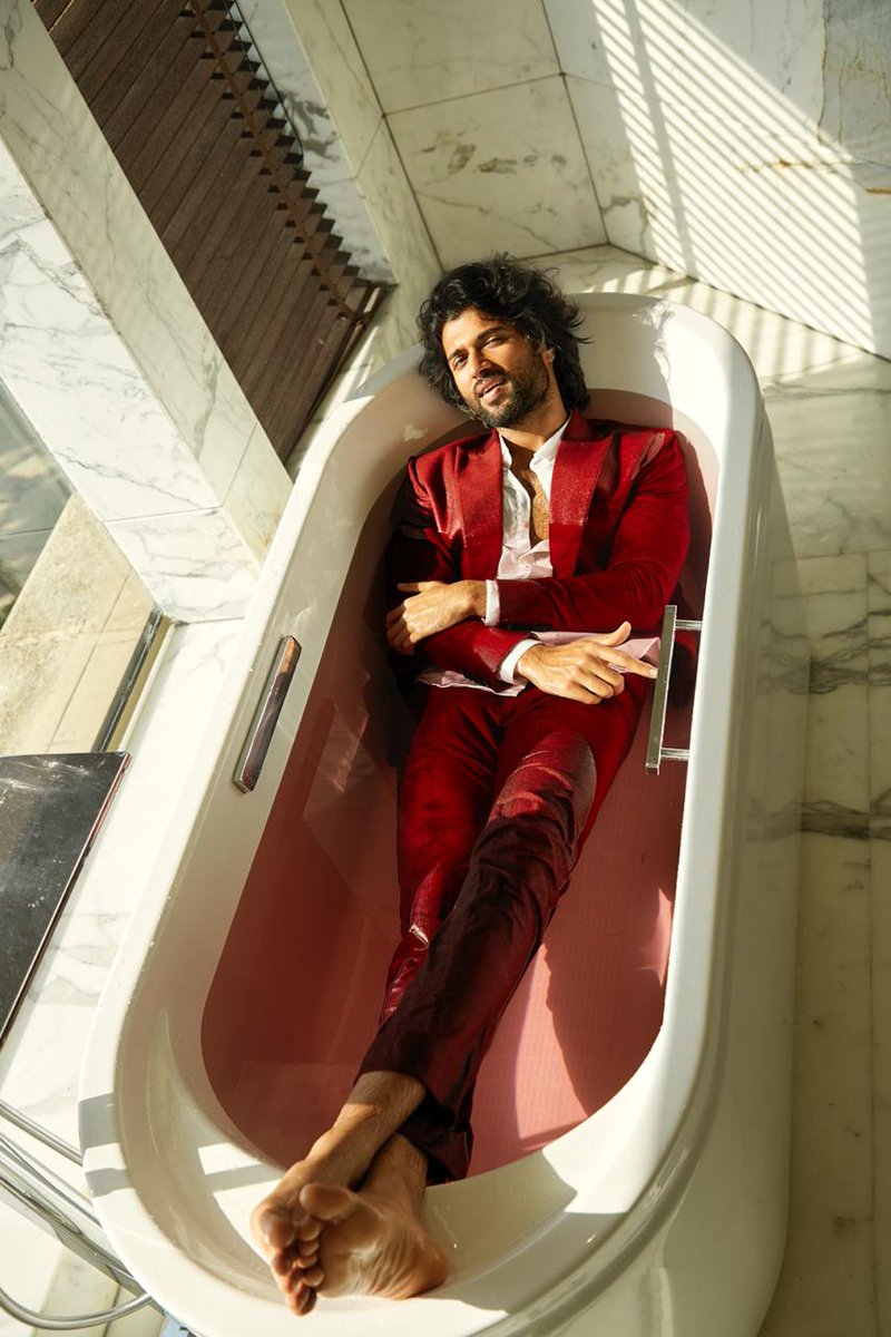 TheDeverakonda's tweet image. I feel loved. 
And, I love you all right back ❤🤗

Note - This is just an appetizer. 
Massive delicious things ahead for us this year 😘