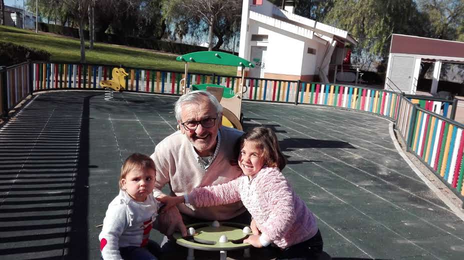 f_molero31's tweet photo. Muchas gracias a tod@s por las muestras de cariño a través de las rrss, imposible contestaros a tod@s.Se que much@s queríais despedirnos, así que más adelante haremos una misa para poder hacerlo.mientras tanto,iré haciéndome a la idea de no verte más.Te adoro viejo,cuidanos PAPA https://t.co/CEEDlyxj1s