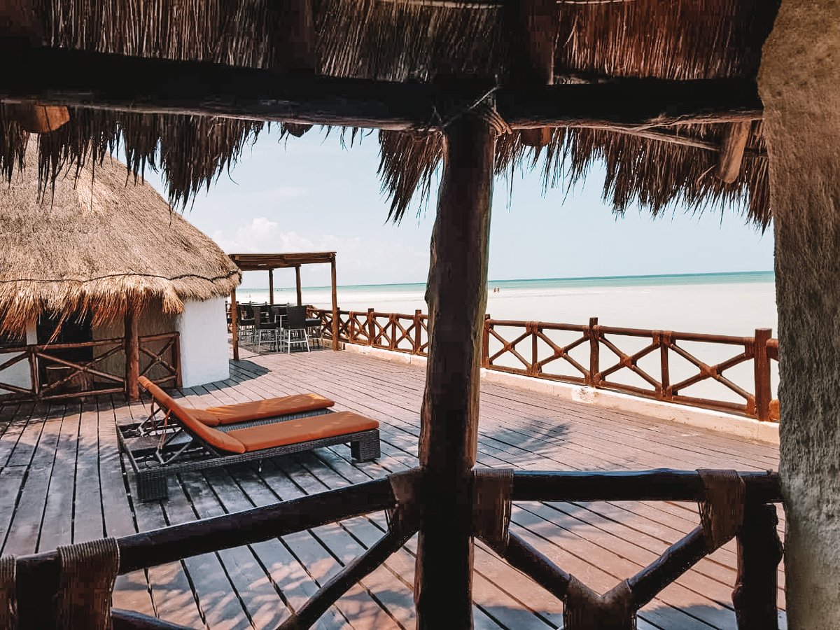 Disconnect from chaos and reconnect with tranquility from a paradise like no other 🍸
.
#desconexión #lasnubesdeholbox #holbox #paradise #hotel #hotellasnubes #hoteles #hotels #hotelier #hoteldesign #beautifulhotels #luxwtprime #islandlife #islandlife #beautifulhotels