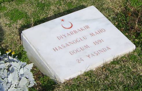 m_eminyildirim's tweet photo. Çanakkale, dağılan ve ümitleri kaybolan bir ümmetin yeniden ayağa kalkışının adıdır.
Çanakkale, 'iman varsa imkân vardır' ilkesinin en güzel örneğidir.
Çanakkale, yaşamak için değil yaşatmak için feda olan ana kuzularının bizlere en büyük mirasıdır.
Rahmet olsun şehitlerimize... https://t.co/wDig569yWx