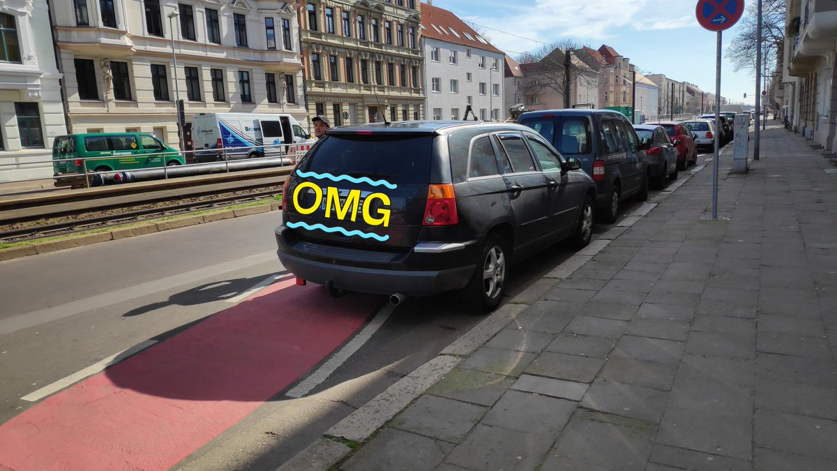 time_is_up_md's tweet image. Aufnahme eben, 12.45uhr. Er parkte direkt vor mir ein. Ansprache bzgl Radweg und Halteverbot, freie Plätze 20m weiter. "Mir egal, zeig mich doch an, ich bleibe stehen" Aber gerne. #mdrza
#Fall94