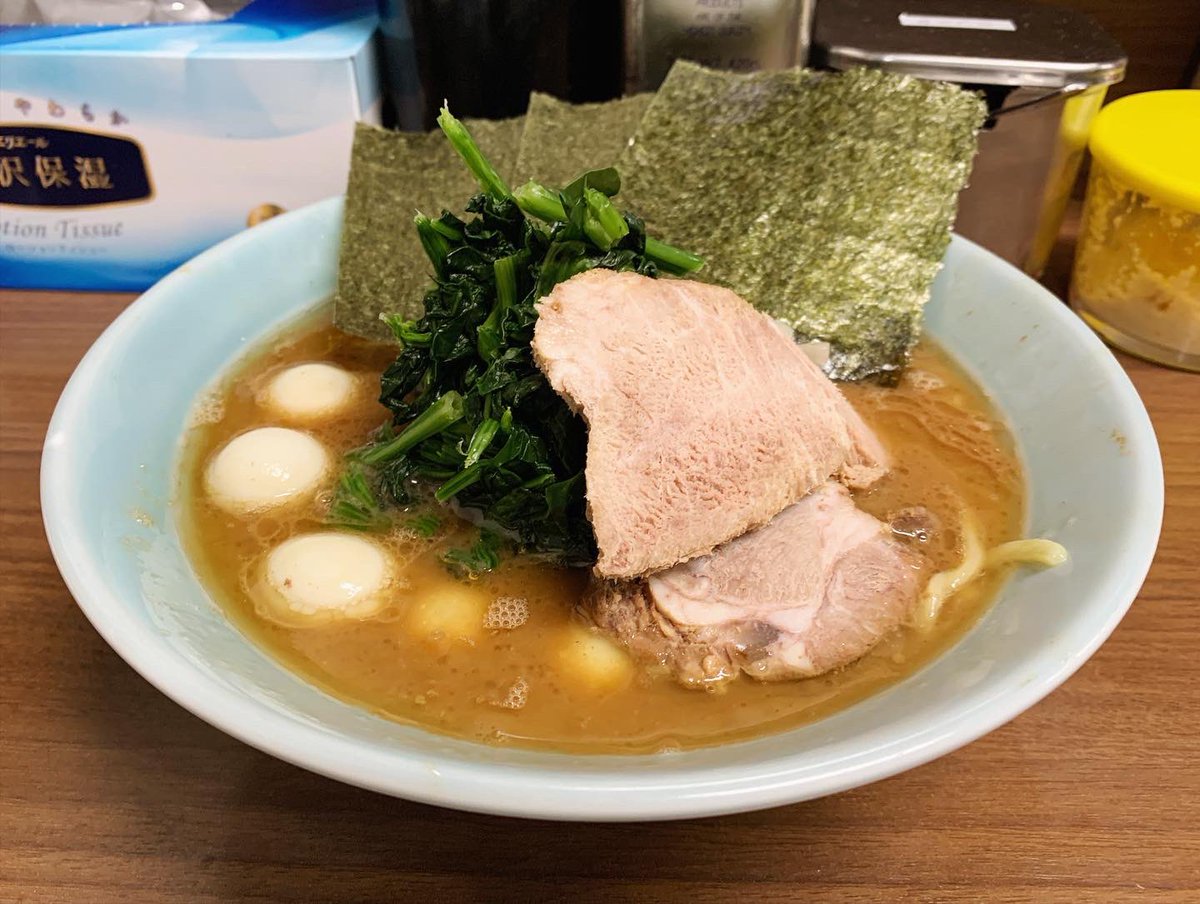 Susuru 横浜家系 侍 渋谷店 らーめん うずら 半ライス 久しぶりの訪問 ススルが家系ラーメンにハマるきっかけを作ってくれた 思い出のお店です 豚骨の旨味たっぷりなスープは醤油もガッチリ効いていて激ウマ 酒井製麺の平打ち中太麺も言わずも Susuru 横浜家系 侍 渋谷店 らーめん うずら 半ライス 久しぶりの訪問 ススルが家系ラーメンにハマるきっかけを作ってくれた 思い出のお店です 豚骨の旨味たっぷりなスープは醤油もガッチリ効いていて激ウマ 酒井製麺の平打ち中太麺も言わずも