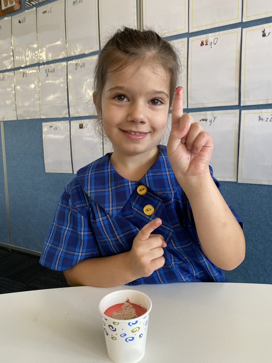 RachelWebbey's tweet photo. KW learnt about the importance of washing our hands during an experiment. The glitter germs stuck to our fingers when we didn’t use soap, but fled when our fingers were soapy. 🧼✨ #creativelearning #happybirthday @CasulaPS @revans1413 @NSWEducation https://t.co/IqNSd2oInW
