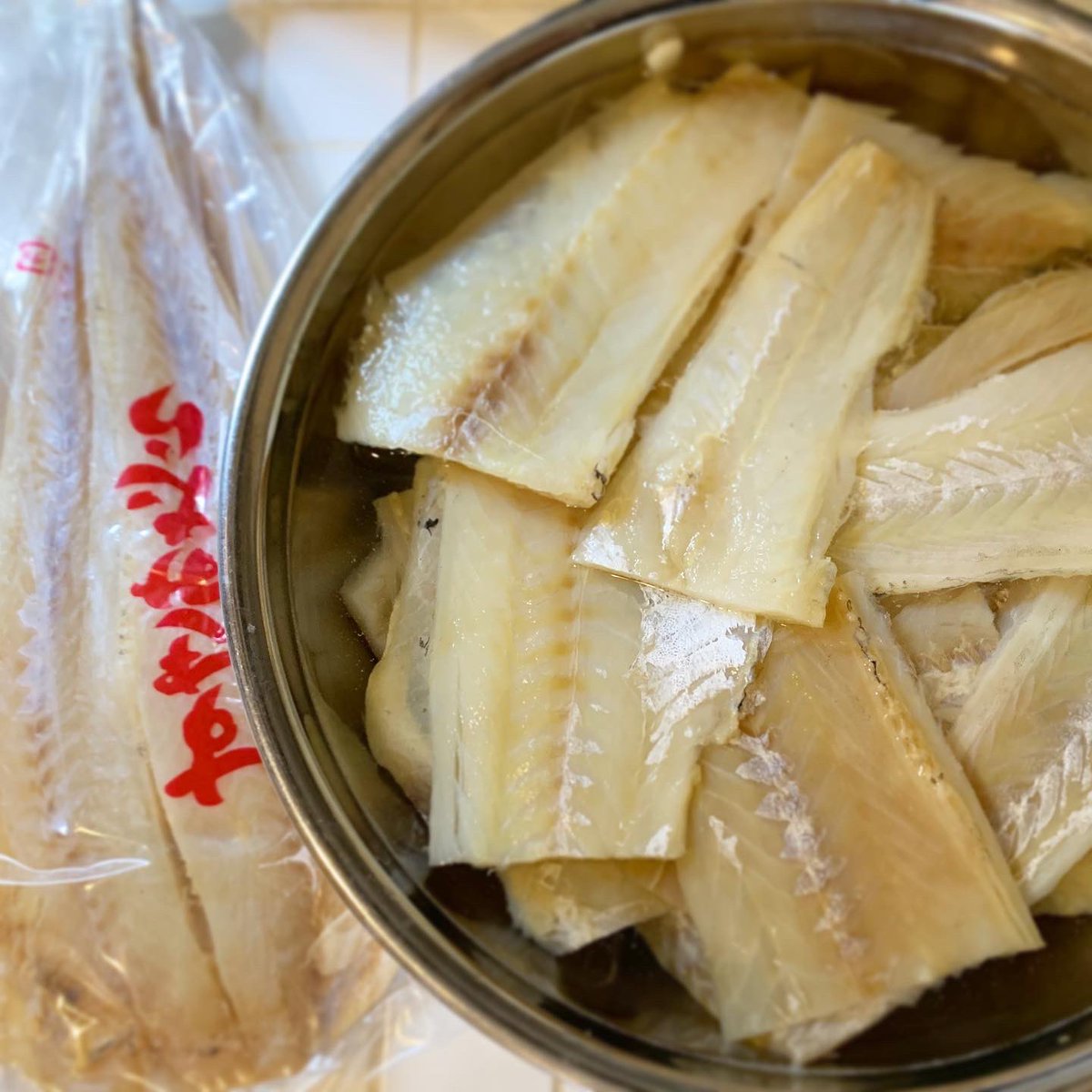 野崎海芋 春のお料理教室1グループめを行いました フランス風かき卵の前菜 干鱈のブランダード いちごのスープ ワインはコスティエール ド ニームの赤