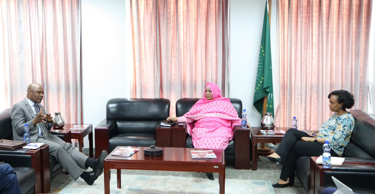 AfricaCDC's tweet photo. The Ministry of Health of Ethiopia @FMoHealth informed that the Government of Ethiopia will receive 1 million testing kit from Alibaba (in the next few days). The aid will be divided equally among AU Member States according to Alibaba’s recommendations.
#COVID19 #FactsNotFear https://t.co/RpaFHAdELz