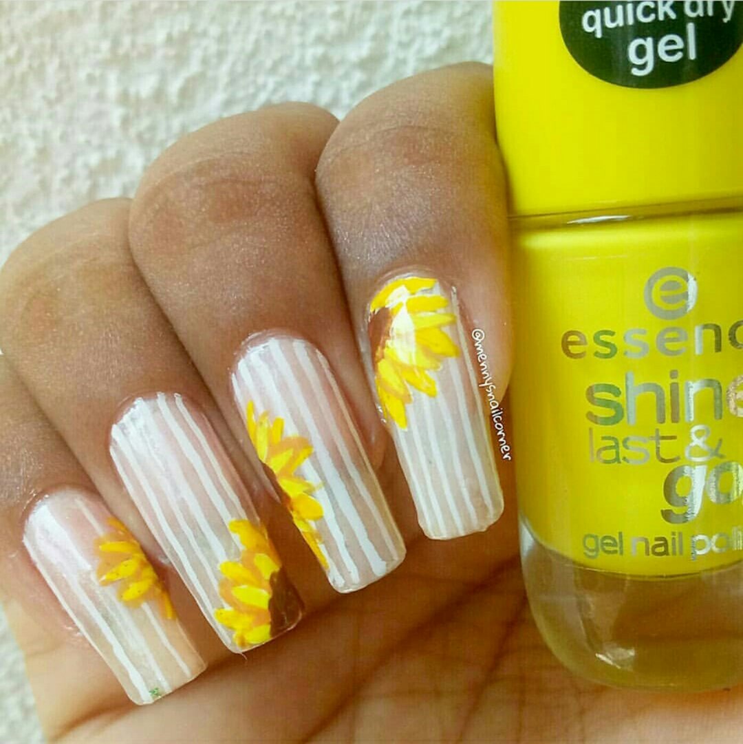 ManashaSavi's tweet photo. Sunflowers 🌻 and stripes. 

#nails #nailart #SriLankan  #srilanka #nailsofinstagram #nailedit #cutenails #nailobsession #nailswag  #nailsdone #nailitdaily #sunflowers #sunflowernails #sunflower #yellownails #yellow #springnails #spring #sunflowers🌻 #freehandnails #freehand https://t.co/VLk2qvn23B