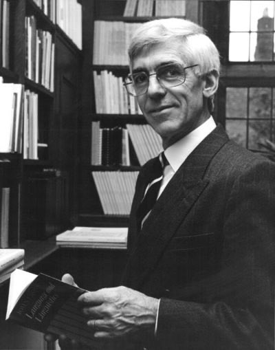 Sangar_Hassan's tweet photo. #John_Lyons 1932-2020 was a brilliant semanticist and influential linguist. 
R.I.P. 🥀 https://t.co/zppFiTJTXK