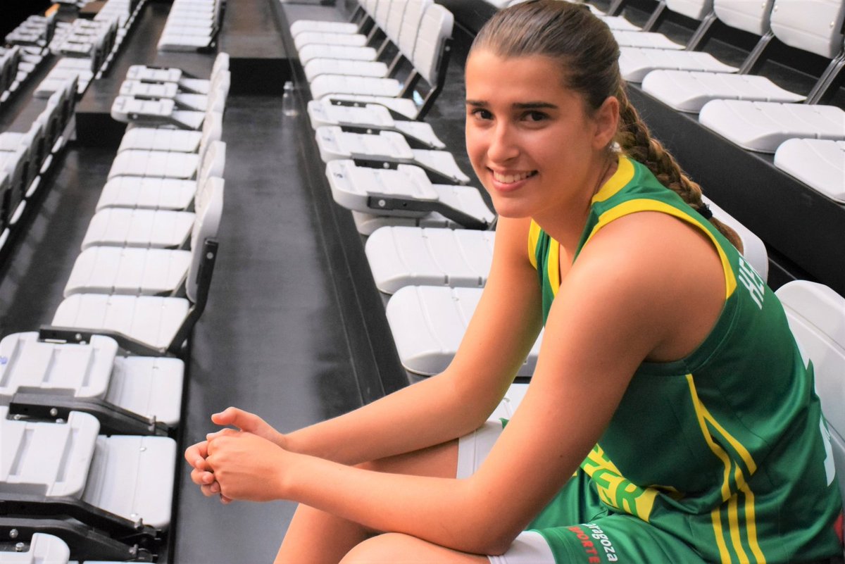 YellowFeverZGZ's tweet photo. Hoy estamos de cumpleaños, ni más ni menos que 19 años cumple @zoe_herndz17. Felicidades. 

La foto al igual que la entrevista para quien quiera conocer un poco más a Zoe son de @ToniDelgadoG.
https://t.co/UO9pu2YLLi https://t.co/z21QYjObd9