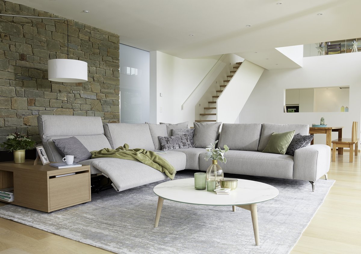 ROMsofas's tweet image. Spring is nearly upon us! Meaning it's the perfect time to introduce something new into the home. The contemporary slim profile of the Donato sofa makes for a superior seating option. Opt for a light coloured fabric to uplift dark spaces, ready for the new season.
