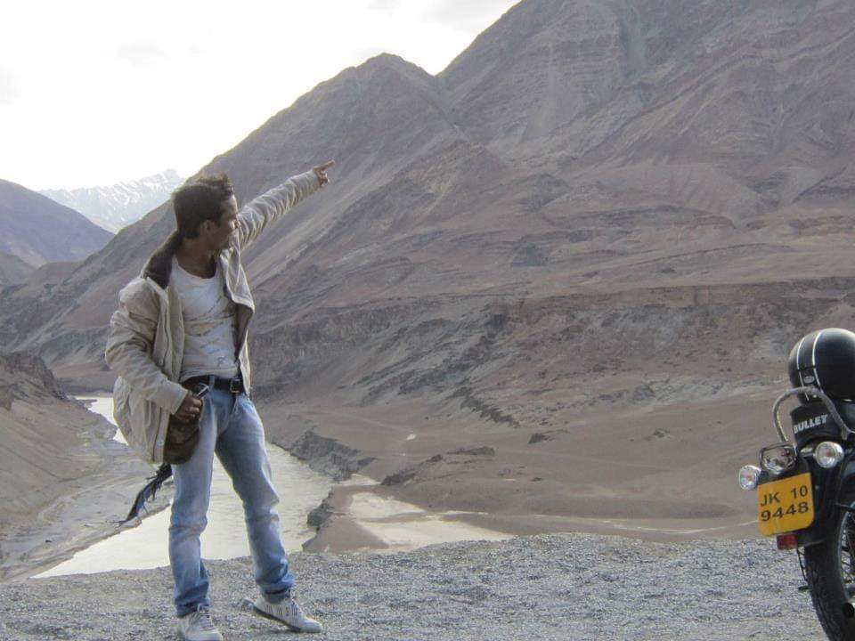iamvikasambwani's tweet photo. @clubmahindra #ContestAlert: While staying indoors, make time to reminisce some of your magical holiday once an adventure bug had bitten me so I took wanderlust therapy on world highest motorable road khardungla #ClubMFrameToFame https://t.co/T8Os8YL8um