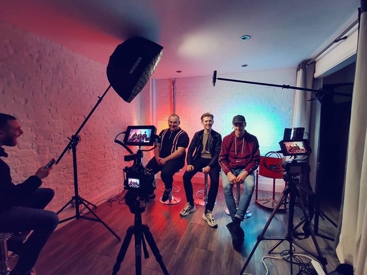 Behind the scenes with the lads interview with RateMyRave. Chatting all things Motive and what to expect in 2020💥 

Eyes peeled.