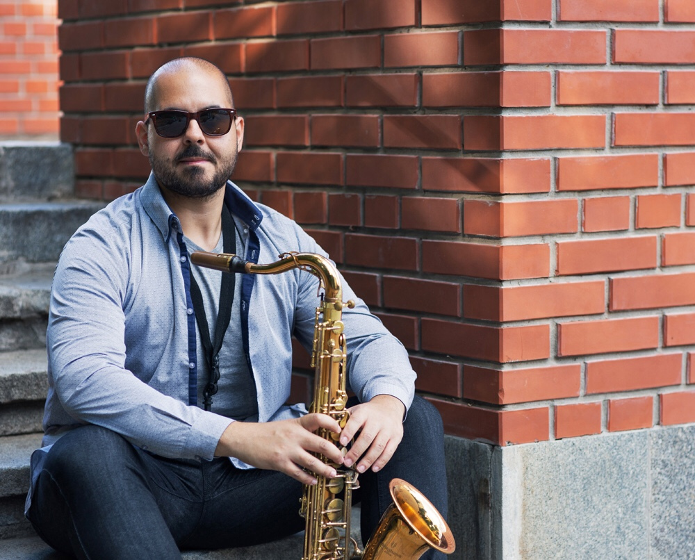 Jazz_Brick_Wall's tweet photo. .@carlomuscat standing in front of a brick wall #jazz #musician #brick #jazzwall https://t.co/wKDt7dhWS0 https://t.co/TdZMKNhV9U