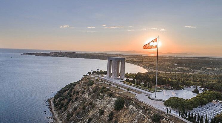 Çanakkale Zaferi'mizin 105. yılında, Gazi Mustafa Kemal Atatürk başta olmak üzere tüm şehitlerimizi saygı ve minnetle anıyoruz. #18Mart #ÇanakkaleGeçilmez #CanakkaleZaferi