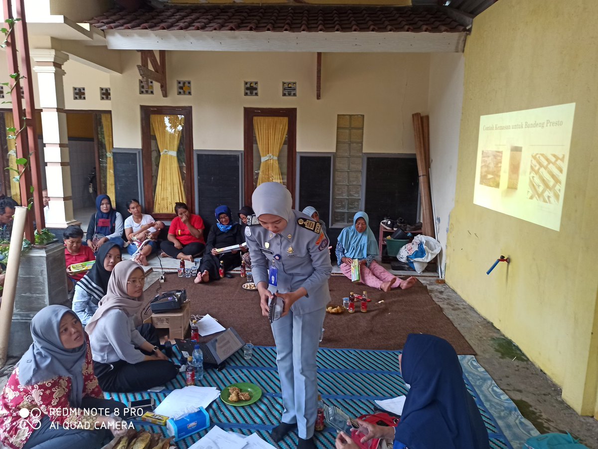 indrawan_ady's tweet photo. Kegiatan pendampingan dan penyuluhan terkait inovasi dan packaging serta orientasi market online utk pengembangan produk olahan hsl perikanan pd POKLAHSAR Berkah Presto Ds. Asemdoyong Kec. Tmn Kab. Pmlng JATENG @puslatluhkp @BRSDM_bp3tegal @Edhy_Prabowo @fisheris_ @disperik_pml https://t.co/Bpg1dy9tEk