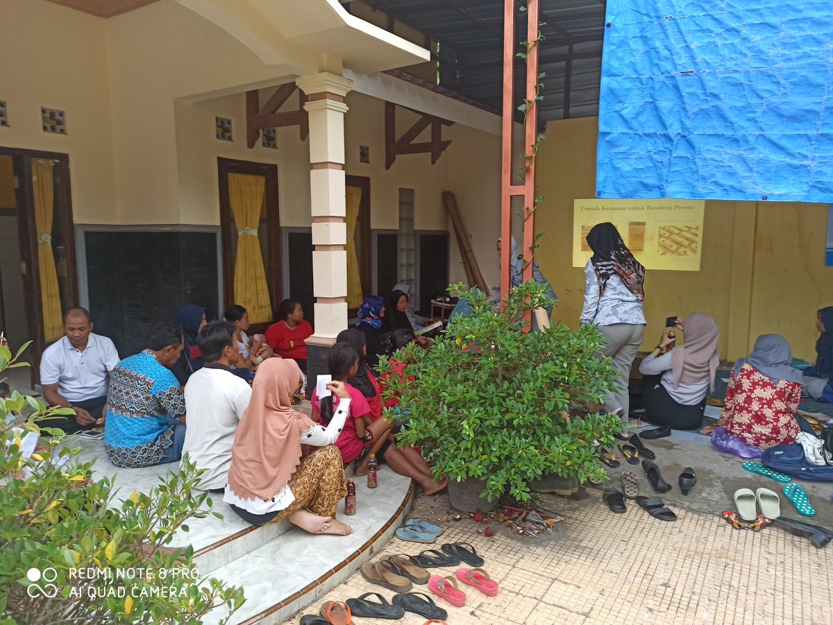 indrawan_ady's tweet photo. Kegiatan pendampingan dan penyuluhan terkait inovasi dan packaging serta orientasi market online utk pengembangan produk olahan hsl perikanan pd POKLAHSAR Berkah Presto Ds. Asemdoyong Kec. Tmn Kab. Pmlng JATENG @puslatluhkp @BRSDM_bp3tegal @Edhy_Prabowo @fisheris_ @disperik_pml https://t.co/Bpg1dy9tEk