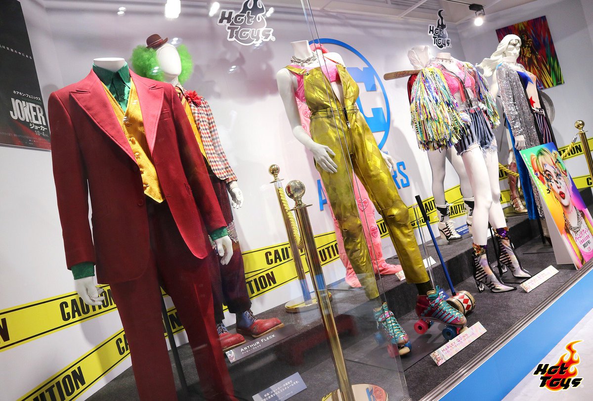 Luiz_Fernando_J's tweet photo. Celebrating #BirdsOfPrey arrival in #Japan, event #DCAllStars at the #ToySapiens store will be open to general public today. People can buy exclusive collectibles, see #Joker an #BoP’s original costumes and even take a pic in the real #HarleyQuinn’s sofa with #Bruce, the Hyenna. https://t.co/6TYEm7fQzc