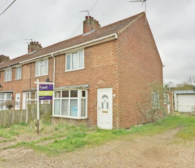 mustbesold's tweet image. SWANTON AVENUE, DEREHAM, NR19 2HJ - £135,000!

End terraced house offering two reception rooms, a ground floor shower room &amp;amp; ample off street parking.

***In need of refurbishment throughout but sold chain free***

rightmove.co.uk/property-for-s…