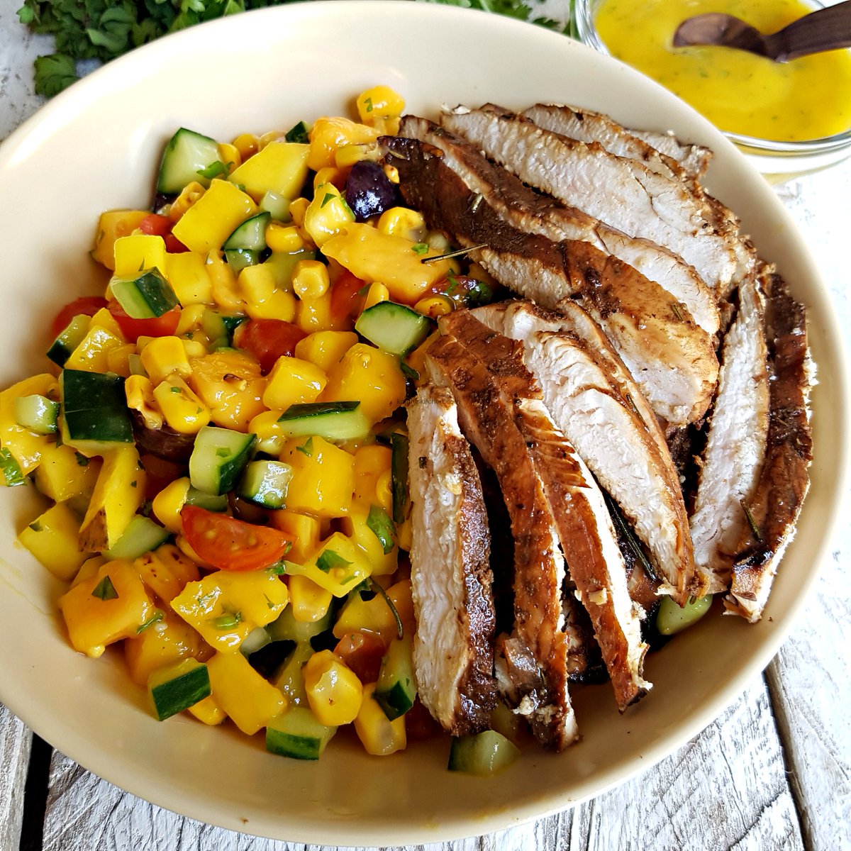 I love me a great salad and my mango cucumber chicen salad is one of my absolute faaaaaaaaave! A dash of cumin was part of the dressing for this and it was also used in the chicken as one of the marination ingredients. Nothing but greatness!!Recipe: 