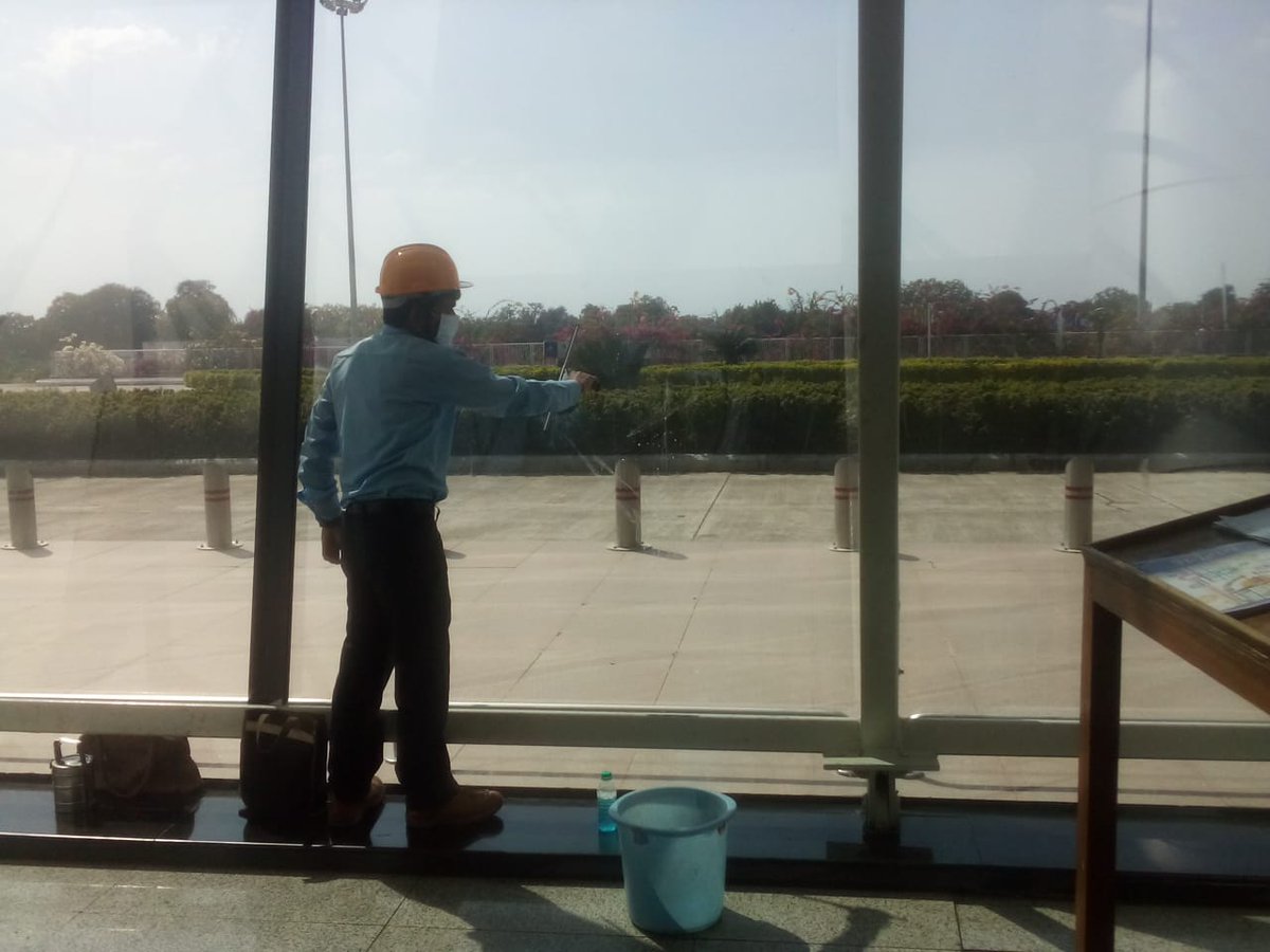 aaikhjairport's tweet photo. Cleaning  and sanitation of glasses,railings and floors are being  done regularly at Khajuraho Airport to maintain the hygiene #rednr #aaiofficial https://t.co/6dP3FenlLP