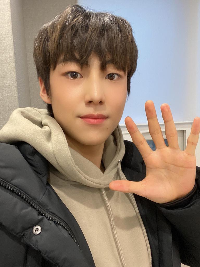 nodoubt_1026's tweet photo. 맛있는 거 많이 먹구 건강히 지내기🧡

https://t.co/MiNByblEcF https://t.co/qvQVKvhmGL