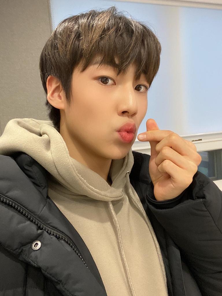 nodoubt_1026's tweet photo. 맛있는 거 많이 먹구 건강히 지내기🧡

https://t.co/MiNByblEcF https://t.co/qvQVKvhmGL