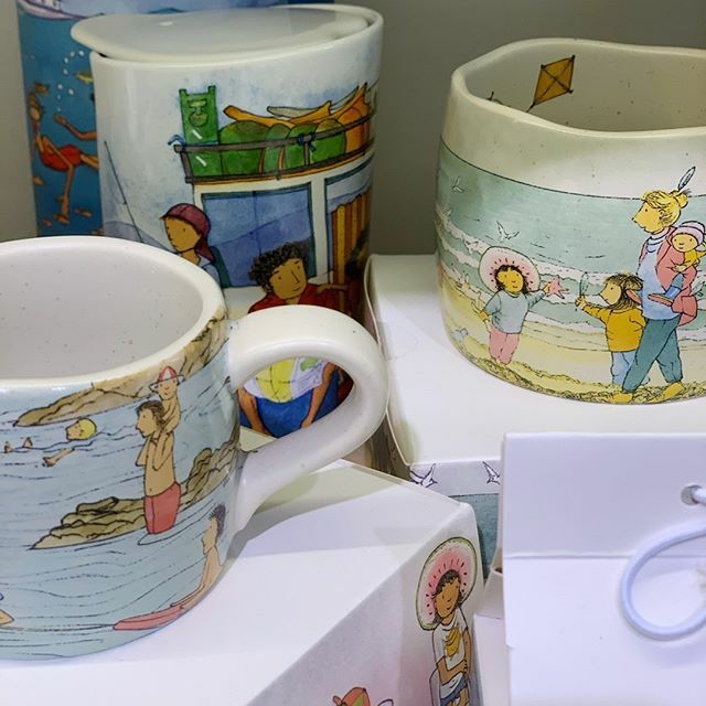 monsterthreadsA's tweet photo. @robertgordonpottery and Alison Lester have collaborated to release a magical range of mugs and coffee cups. Featuring Alison's iconic illustrations, these new homewares are sure to invoke some nostalgia 🕠⁠
⁠
Available in selected Monsterthreads stor… https://t.co/pDhU73dRvG https://t.co/8rTSUcD1OE