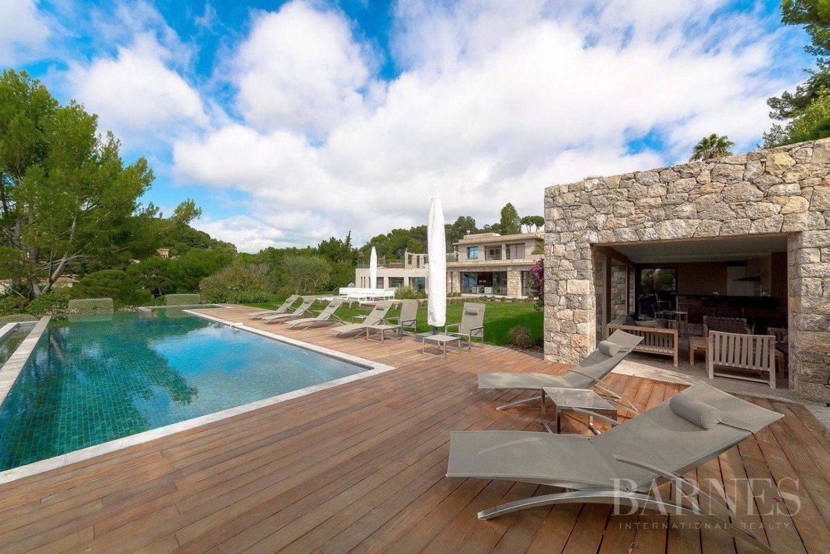RivSelections's tweet photo. 𝐋𝐄 𝐂𝐎𝐔𝐏 𝐃𝐄 𝐂𝐎𝐄𝐔𝐑 ♥️ 𝐃𝐄 𝐋𝐀 𝐒𝐄𝐌𝐀𝐈𝐍𝐄 !
Surplombant la baie de #Cannes et l'Estérel, propriété exceptionnelle de style contemporain entièrement et récemment rénovée par un #architecte de renom [...]
𝙀𝙣 𝙨𝙖𝙫𝙤𝙞𝙧 𝙥𝙡𝙪𝙨
► https://t.co/1mYwJAZK4d
#immo https://t.co/HvLyFjCaln