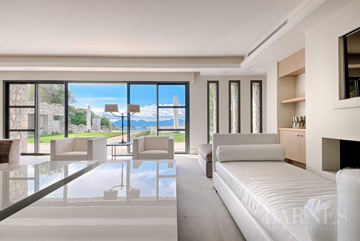 RivSelections's tweet photo. 𝐋𝐄 𝐂𝐎𝐔𝐏 𝐃𝐄 𝐂𝐎𝐄𝐔𝐑 ♥️ 𝐃𝐄 𝐋𝐀 𝐒𝐄𝐌𝐀𝐈𝐍𝐄 !
Surplombant la baie de #Cannes et l'Estérel, propriété exceptionnelle de style contemporain entièrement et récemment rénovée par un #architecte de renom [...]
𝙀𝙣 𝙨𝙖𝙫𝙤𝙞𝙧 𝙥𝙡𝙪𝙨
► https://t.co/1mYwJAZK4d
#immo https://t.co/HvLyFjCaln