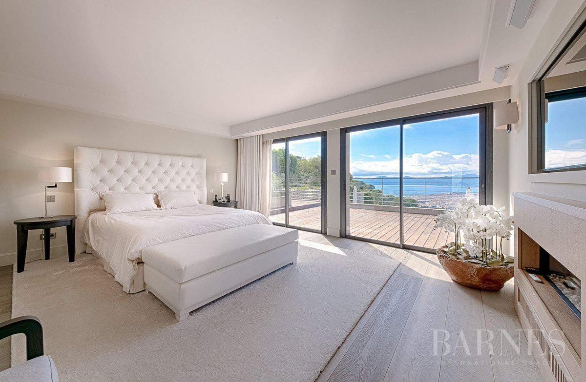 RivSelections's tweet photo. 𝐋𝐄 𝐂𝐎𝐔𝐏 𝐃𝐄 𝐂𝐎𝐄𝐔𝐑 ♥️ 𝐃𝐄 𝐋𝐀 𝐒𝐄𝐌𝐀𝐈𝐍𝐄 !
Surplombant la baie de #Cannes et l'Estérel, propriété exceptionnelle de style contemporain entièrement et récemment rénovée par un #architecte de renom [...]
𝙀𝙣 𝙨𝙖𝙫𝙤𝙞𝙧 𝙥𝙡𝙪𝙨
► https://t.co/1mYwJAZK4d
#immo https://t.co/HvLyFjCaln