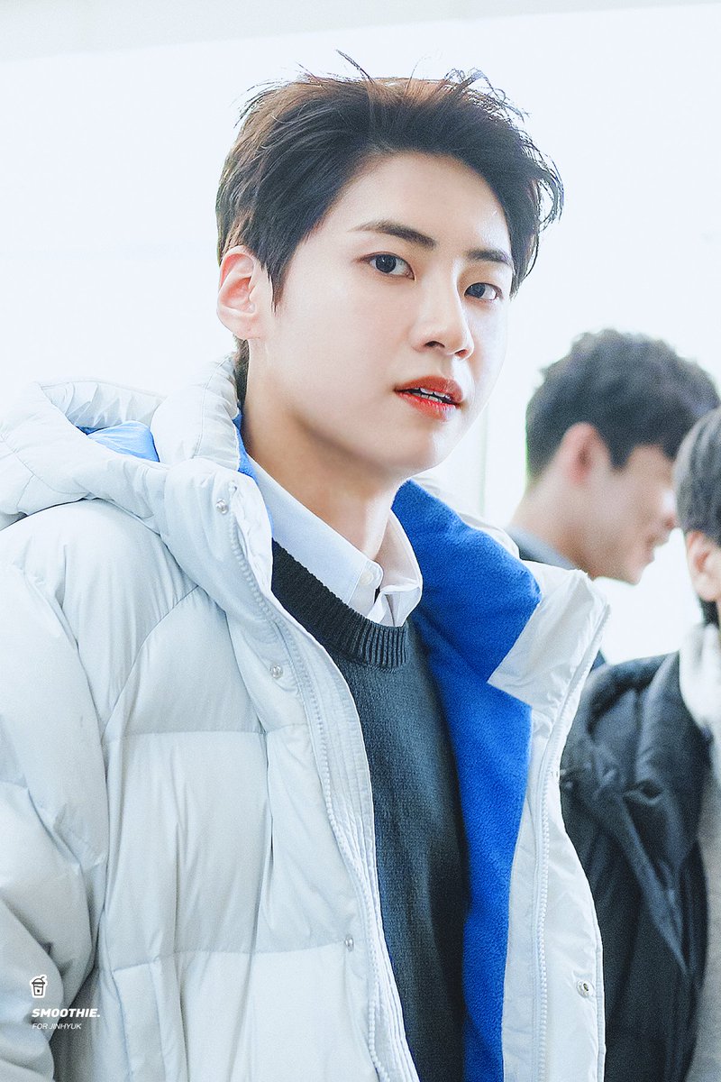 Smoothie_68's tweet photo. 200318 제작발표회 퇴근

#이진혁_드라마데뷔_그남자의기억법
#HBN_조일권기자_그남자의기억법

드디어 일권이 보는날ㅠ

#이진혁 #LEEJINHYUK #조일권 #그남자의기억법 #세계를_스무디처럼_만드는_지녁이 https://t.co/cKAMZnz5yC