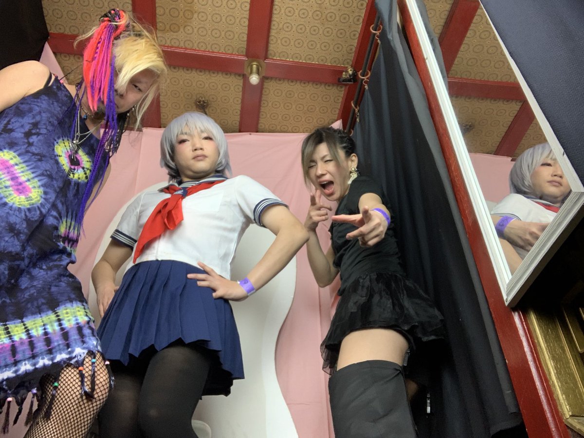 psychoasada's tweet photo. 謝りたい事がある。俺はやっぱり自分がある程度安定していないと、
人の事が考えられない。
　そんな時、人と接すると自己嫌悪に陥るんだ。あなたの幸せを心から祝福したいが、俺自身が幸せでないと人の幸せは喜べないんだ。自分をおいといて人の幸せを喜べる人間はかなりレベルが高いと思う。 https://t.co/8KRlp5ELo2