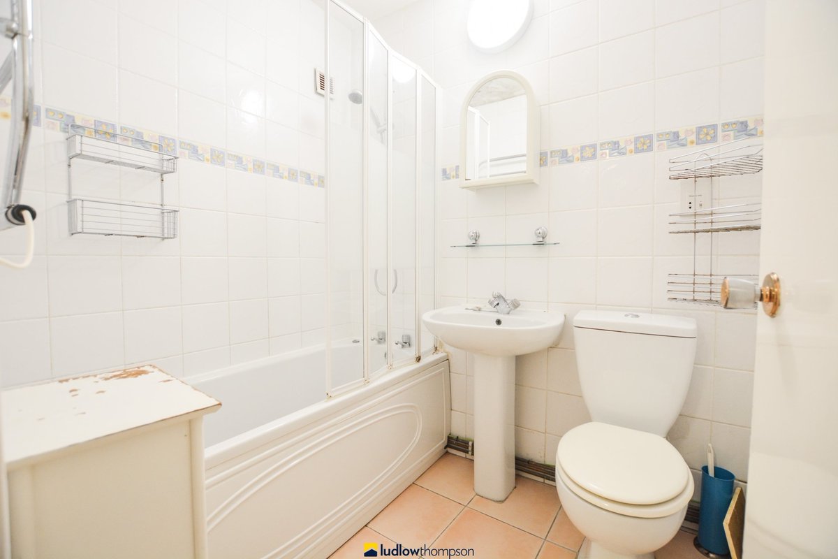 lt_worcester's tweet photo. To Let - 2 bed bedroom apartment. Currently under going refurbishment... call &amp; ask for more details. Near Ealing Broadway tube station. The property comprises of reception room, kitchen &amp; garage. Visit https://t.co/Bh6FCQXdRC. #lettings #London #Property #EstateAgent #W5 #Acton https://t.co/osX0aypM7a