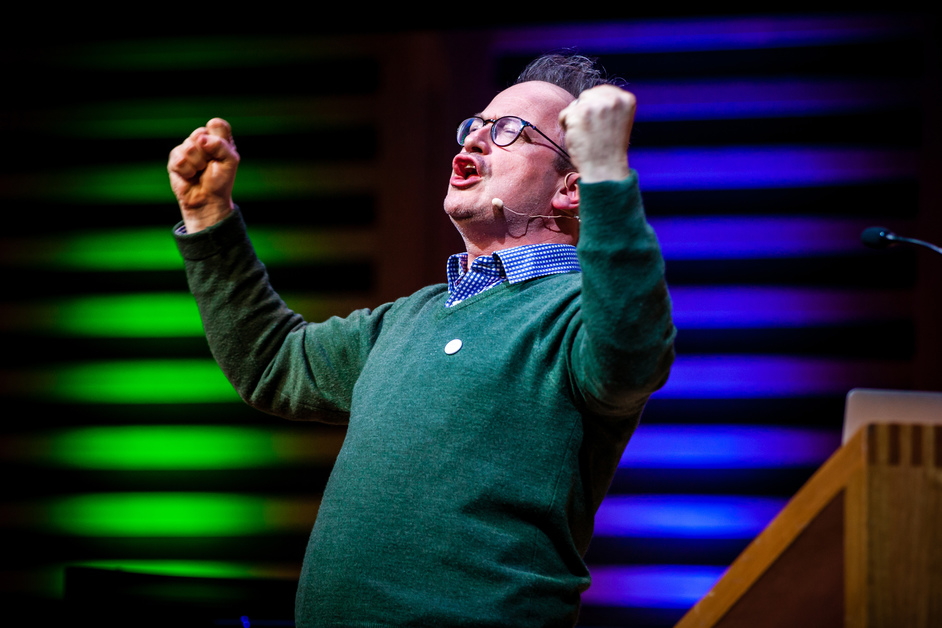Live streaming to your living room @robinince and The Cosmic Shambles Network proudly present The Stay at Home Festival #ShamblesStayatHome a daily dose of top comedians <a href="/JosieLong/">Josie Long</a>, <a href="/ProfBrianCox/">Brian Cox</a> and <a href="/sarapascoe/">Sara Pascoe</a> with questions via Twitter ow.ly/qiOM50yOHMH
