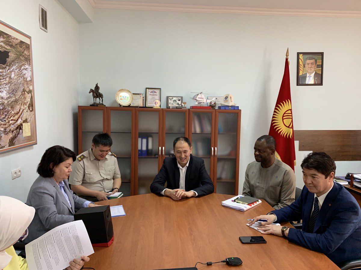 NuriaChoibaeva's tweet photo. UNRC Ozonnia Ojielo @ozonnia
WHO Rep Nazira Artykova met wth Ministry of Emergency State Secretary Azamat Mambetov to discuss the coordination and collective actions on #COVID2019 under #DRCU platform. First 3 cases registered/18.03 @un_kyrgyzstan https://t.co/o1IaaYjejv