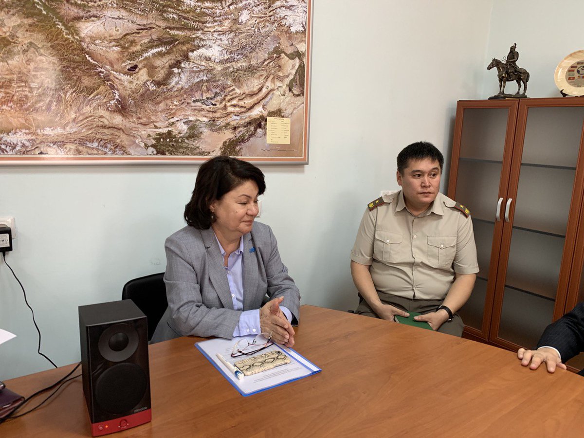 NuriaChoibaeva's tweet photo. UNRC Ozonnia Ojielo @ozonnia
WHO Rep Nazira Artykova met wth Ministry of Emergency State Secretary Azamat Mambetov to discuss the coordination and collective actions on #COVID2019 under #DRCU platform. First 3 cases registered/18.03 @un_kyrgyzstan https://t.co/o1IaaYjejv