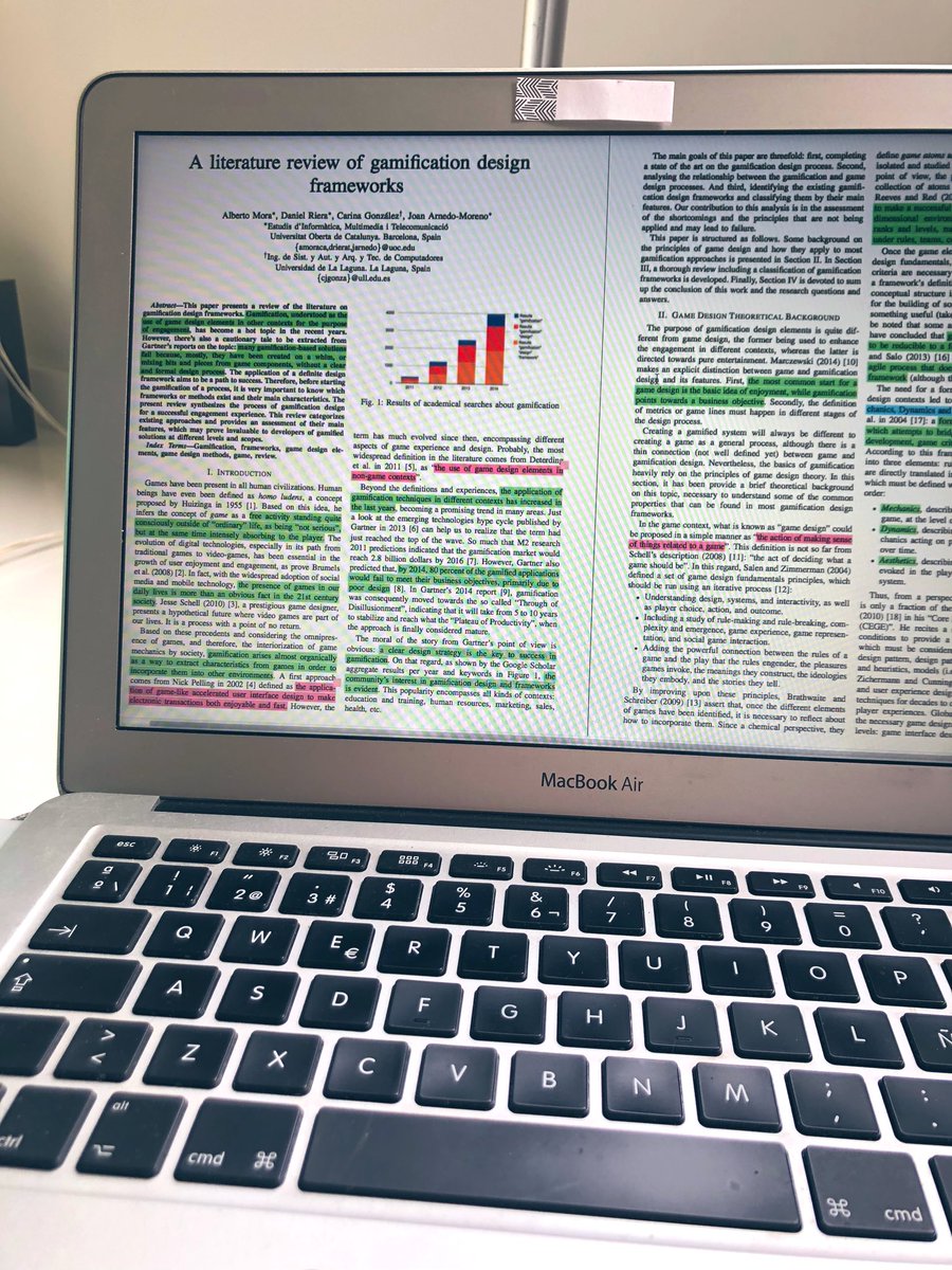 MariaFGuijar's tweet photo. Entre otras cosas como ordenar el cuarto, ver series o leer, aprovecho la cuarentena para adelantar el TFG 🙌🏼 Viendo el panorama a lo mejor me da tiempo hasta terminarlo y todo... 😅 https://t.co/u7Sq0f98Om