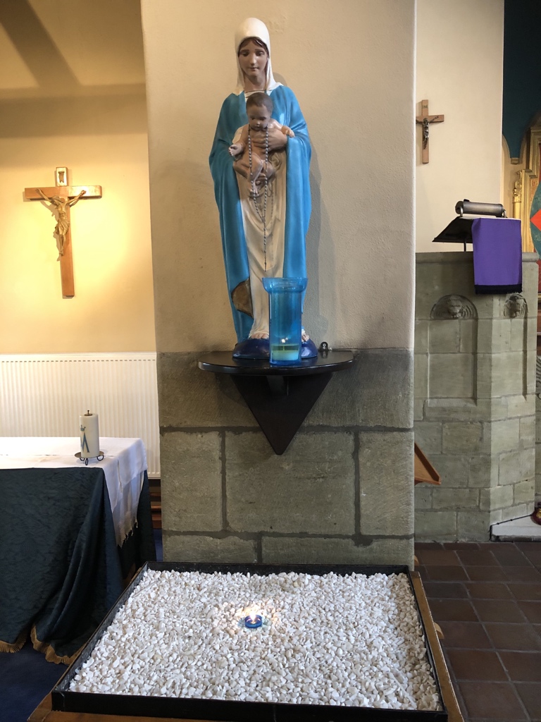 St_MichaelsEW's tweet photo. Church open again today for silent prayer, 5-7pm. #CommunityOfPrayer https://t.co/HdaRs6Uo75