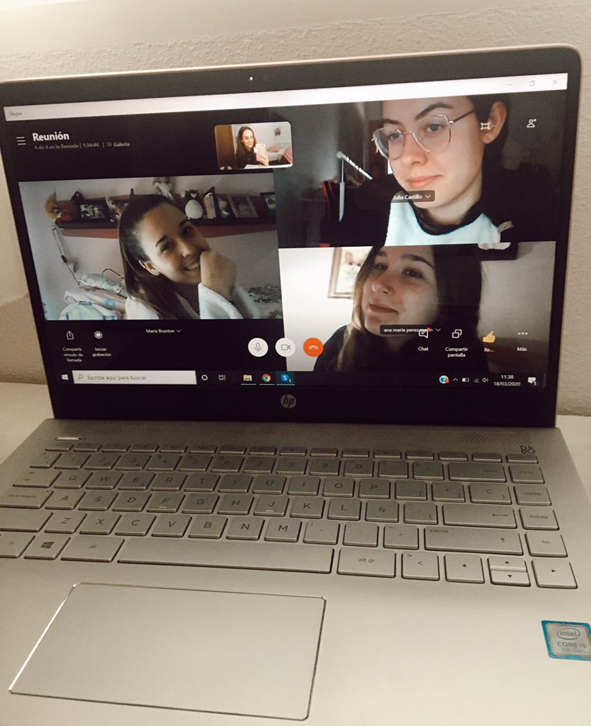teamteachers2's tweet photo. Teletrabajando en la Práctica 3 de TIC de la mejor manera posible!!!! 💻🏡❤️ #MMTIC2 https://t.co/pPiNxZoVs6