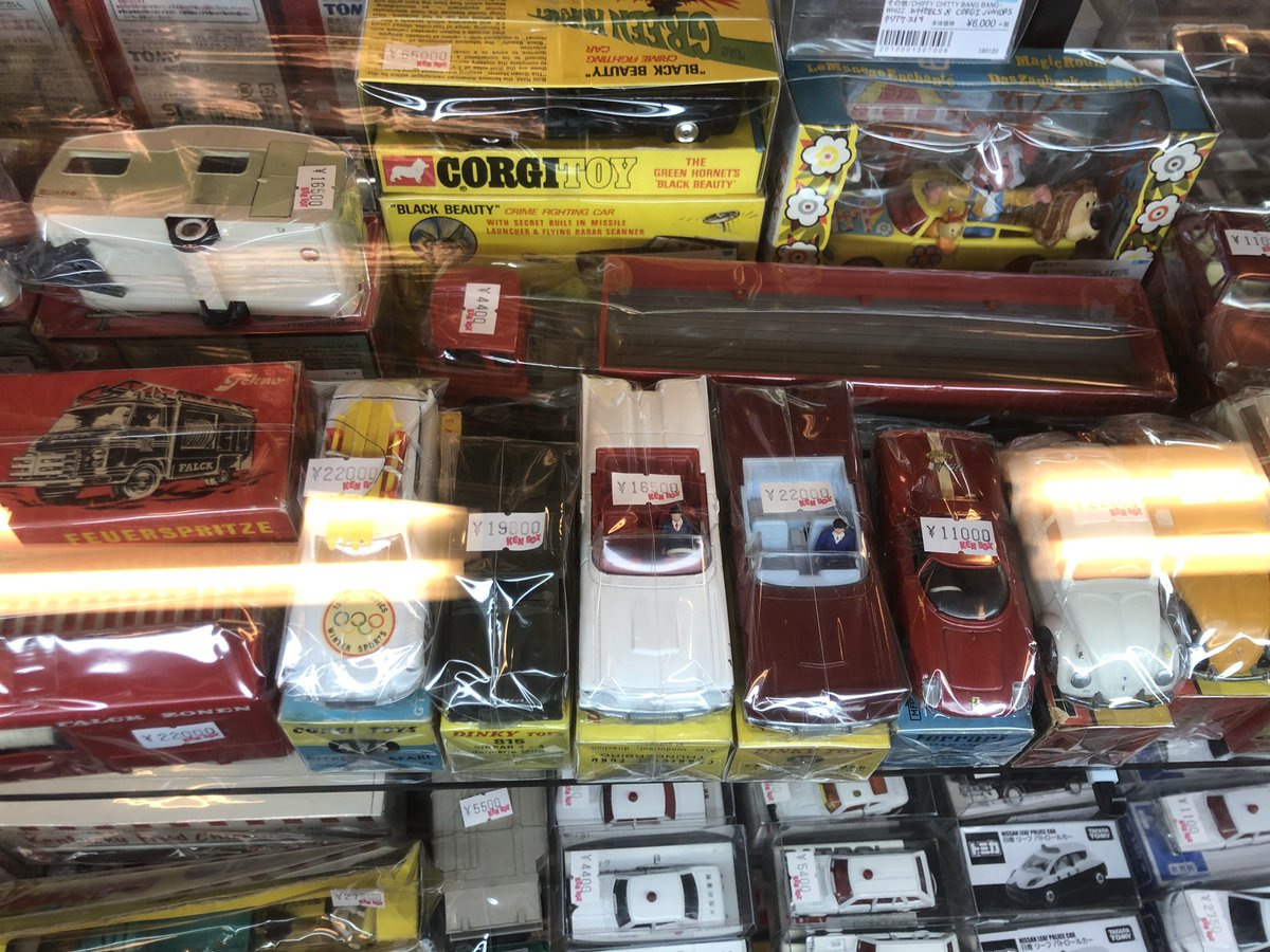新宿のお店にはトミカも超レア海外ミニカーも展示販売しています