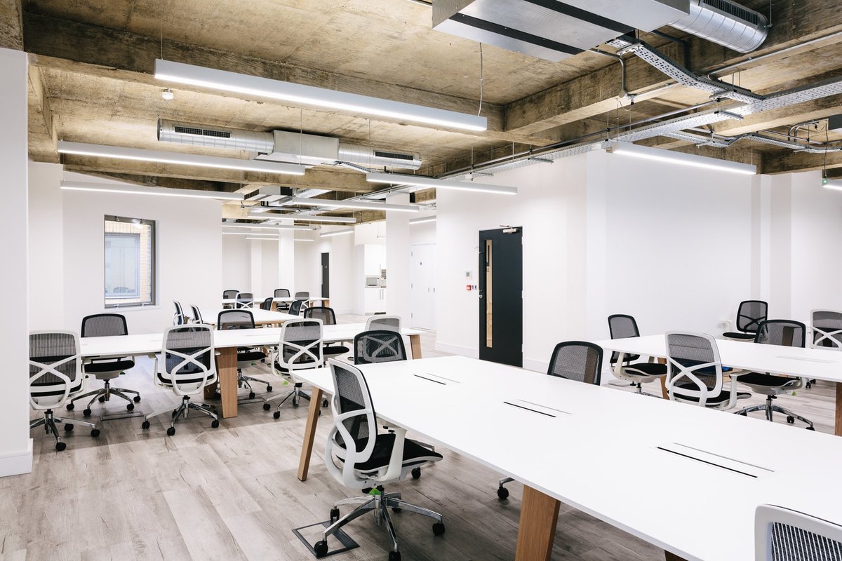 Flexible and modern work spaces at 21 Worship St. We have upcoming availability so book a viewing and have a little nosy round! 
Large and modern kitchens 🍴 off-street bike storage 🚲 IT support 🖥 Central London location 🌆
#servicedoffices #london