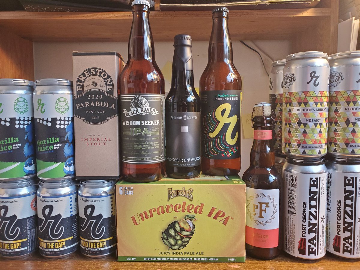 ElliottbaymcBay's tweet photo. For your consideration...bottles, cans and growlers to go! https://t.co/EKEhR2clA5
