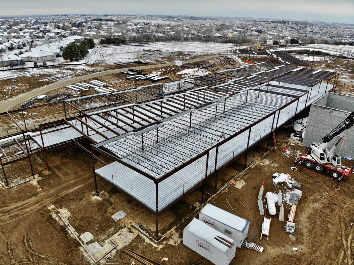 DistrictOperat1's tweet image. Wow! Look what is happening at our new @OmahaPubSchool high school on 156th Street! Great work is happening with fine craftsmanship. #OPSProud #DOSStrong #REALJoy