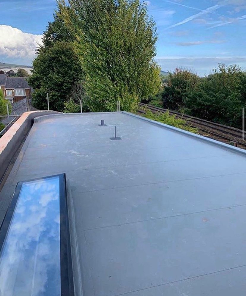 Our expert roofers specialise in all types of flat roofing on residential &amp; commercial properties, including:
* Fibreglass (GRP)
* Rubber (EPDM)
* Felt (TORCH ON)
* Single Ply 
#flatroofing #fibreglass #rubber #felt #singleply #southeast #roofing