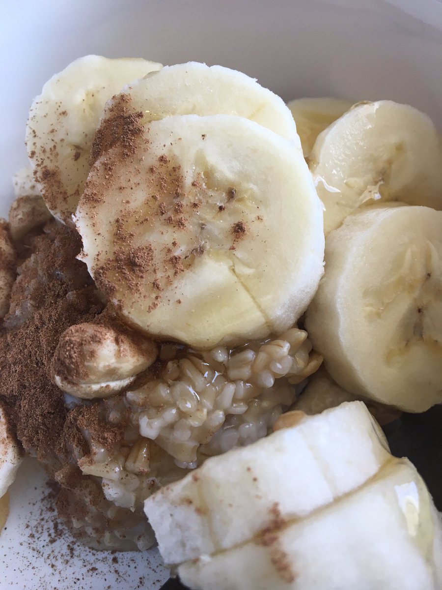 BusterKyle's tweet image. Pictures of oatmeal and banana is scientifically proven to reduce anxiety.