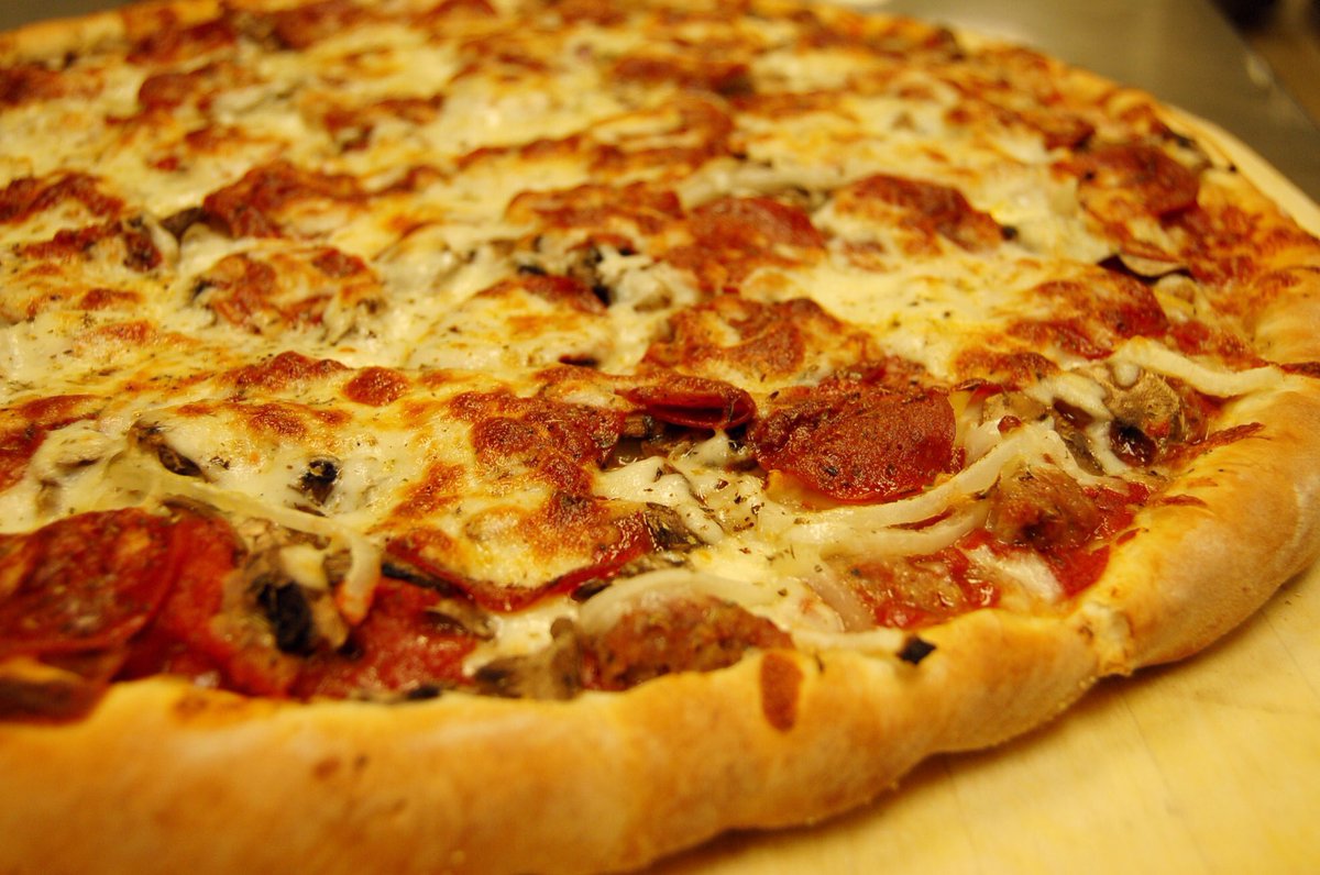 🍕Staying In? | Let ROSATI’S do ALL the cooking😀👍 Call or Order Online for Pick-Up &amp; Delivery Rosatispizza.com #RosatisPizza #stayingin #familytime #gamenight