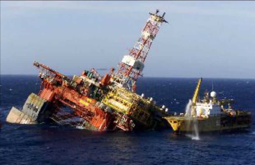 GansoVsRealidad's tweet photo. Cómo se ve caer un elefante blanco...
Asi

En 2009 la refinería se canceló por la crisis mundial..
Los elefantes blancos de #AMLO o se cancelan o hunden al país 
.. https://t.co/GhgQaokV3I