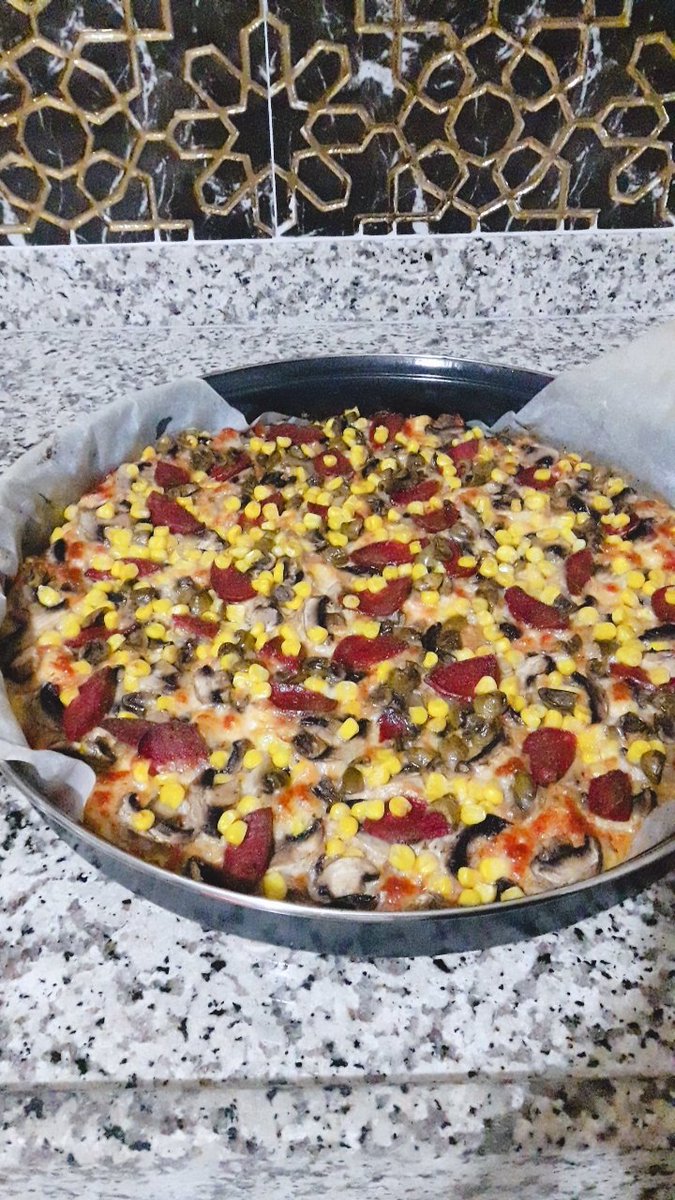 zezezezarif's tweet image. #BirlikteYeneceğiz Artık dışarıdan pizza almıyoruz evde kendimiz yapıyoruz 🍕 çünkü anne olmak bunu gerektirir 😊 patenti komşumun 🤣🤣 aramızda farketmez canım komşum #devpizza  @laleladuru #Turkisintedavisi #SokağaCıkmaYasağıSart