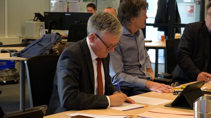 Met een noodverordening zijn de voorschriften om verspreiding van het coronavirus tegen te gaan zijn vanaf nu wet. En overtreding van de maatregelen daarmee strafbaar.
omroepvenlo.nl/nieuws/artikel…